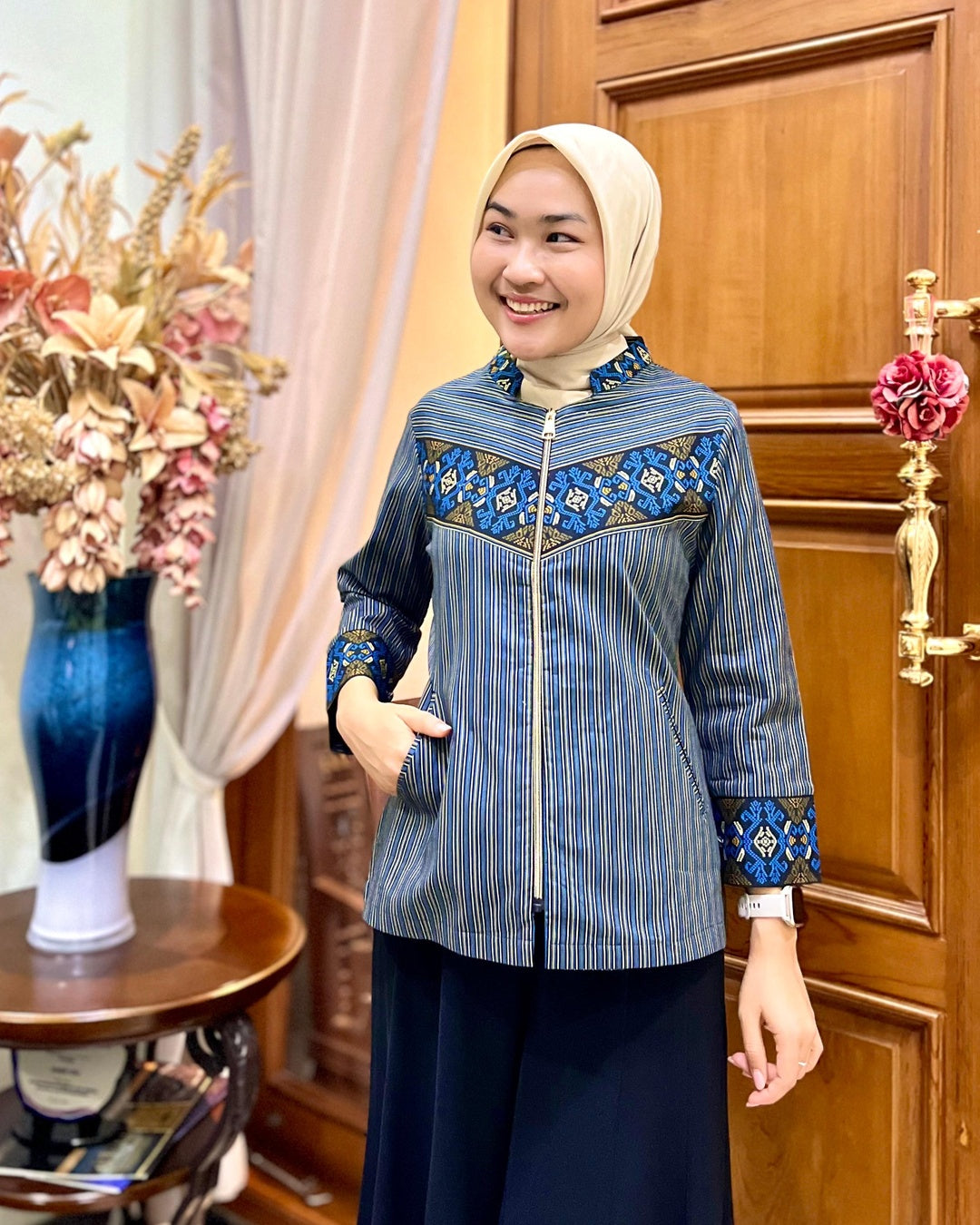Kemeja Batik Slimfit Sutra Tulis Eksklusif Sido Asih - Tampilan 4:5 Foto 1