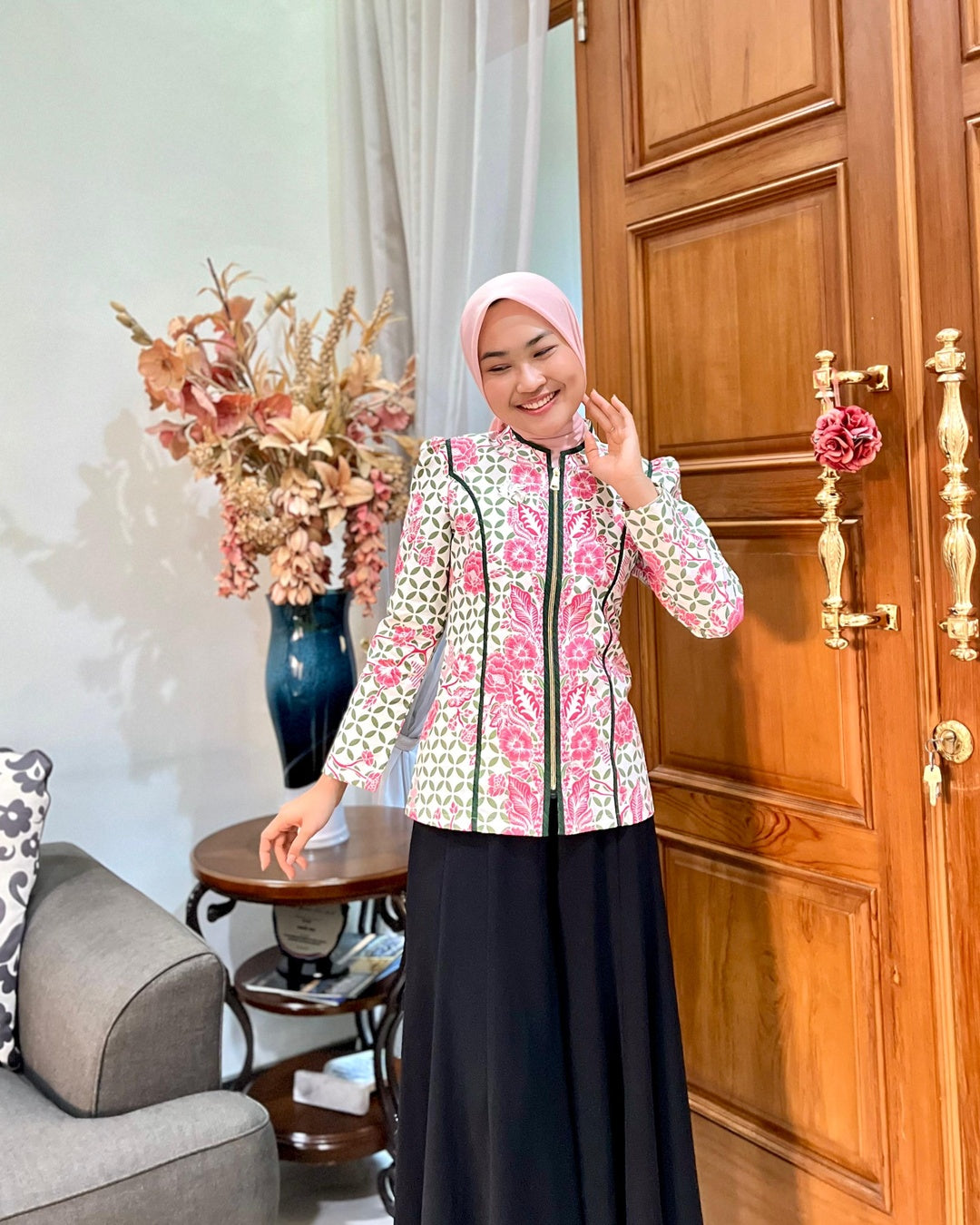 Hem Batik Casual Pria Kombinasi Lurik Tenun Hitam - Tampilan 4:5 Foto 1