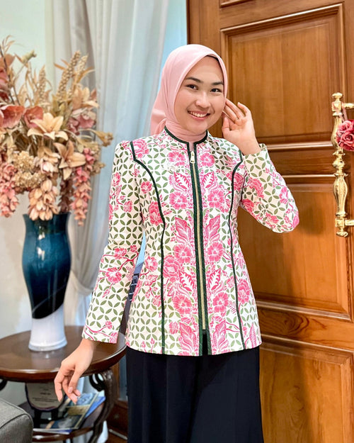Blus Batik Modern Kombinasi Lis Etnik Royal Navy - Tampilan 4:5 Foto 1