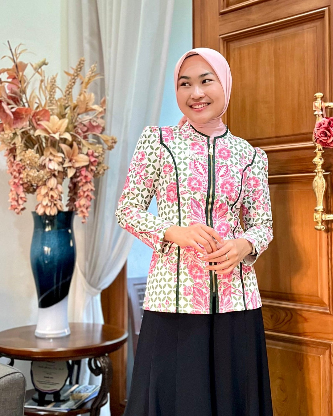Tunik Batik Modern Ritsleting Senyum Floral Pink - Tampilan 4:5 Foto 2