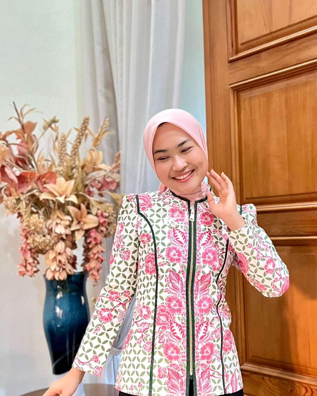 Hem Batik Casual Pria Kombinasi Lurik Tenun Hitam - Tampilan 4:5 Foto 2