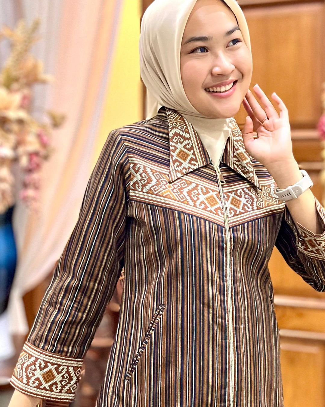 Kebaya Batik Encim Modern Lis Brokat Etnik - Tampilan 4:5 Foto 2