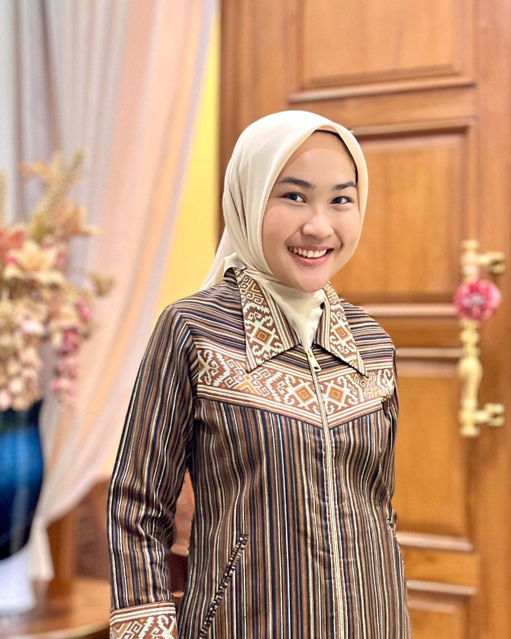 Sarimbit Batik Mahakarya Heritage Sutra Silk Pasangan - Tampilan 4:5 Foto 2
