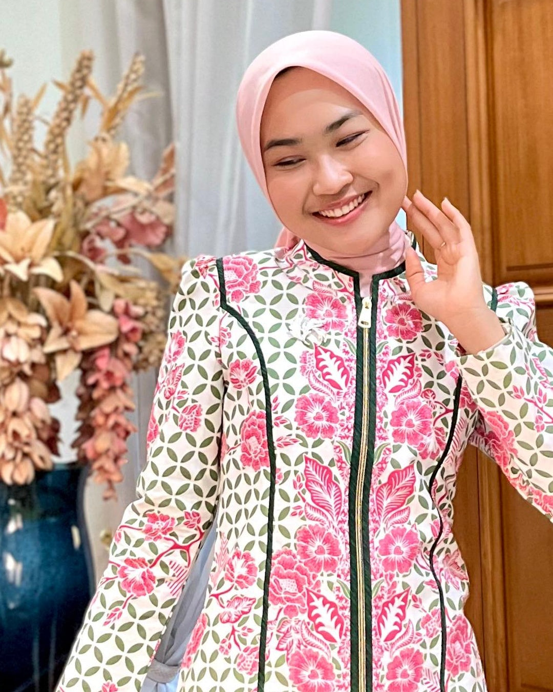 Hem Batik Casual Pria Kombinasi Lurik Tenun Hitam - Tampilan 4:5 Foto 3