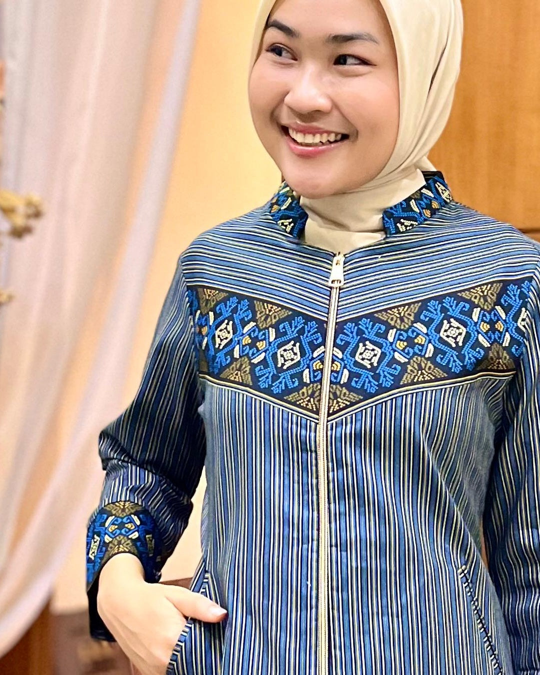 Kemeja Batik Slimfit Sutra Tulis Eksklusif Sido Asih - Tampilan 4:5 Foto 3
