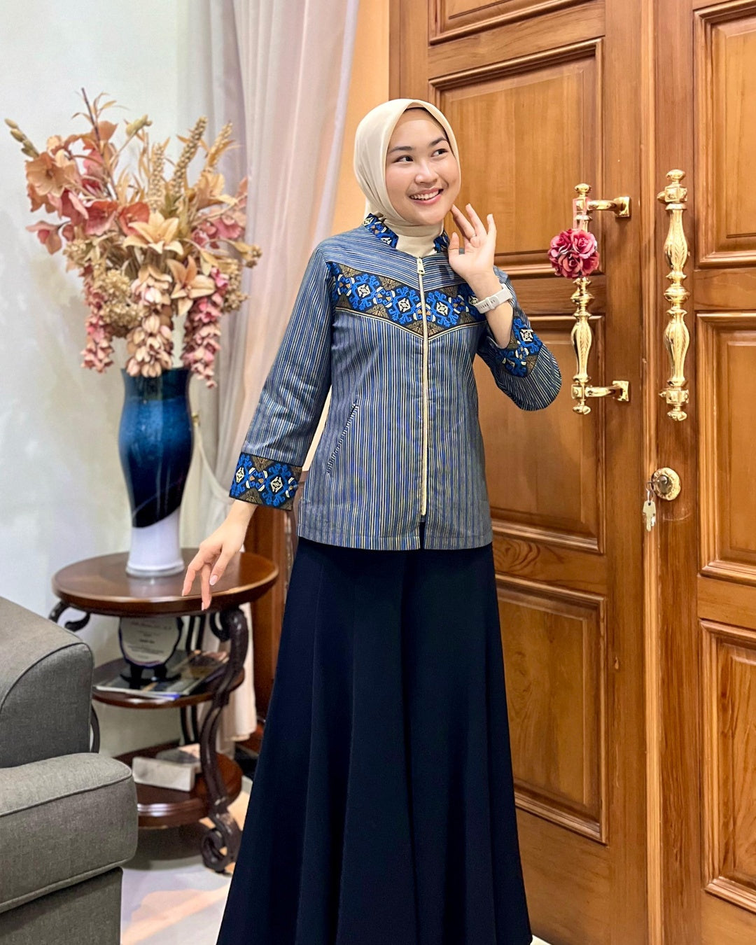 Tunik Batik Modern Ritsleting Senyum Floral Pink - Tampilan 4:5 Foto 4