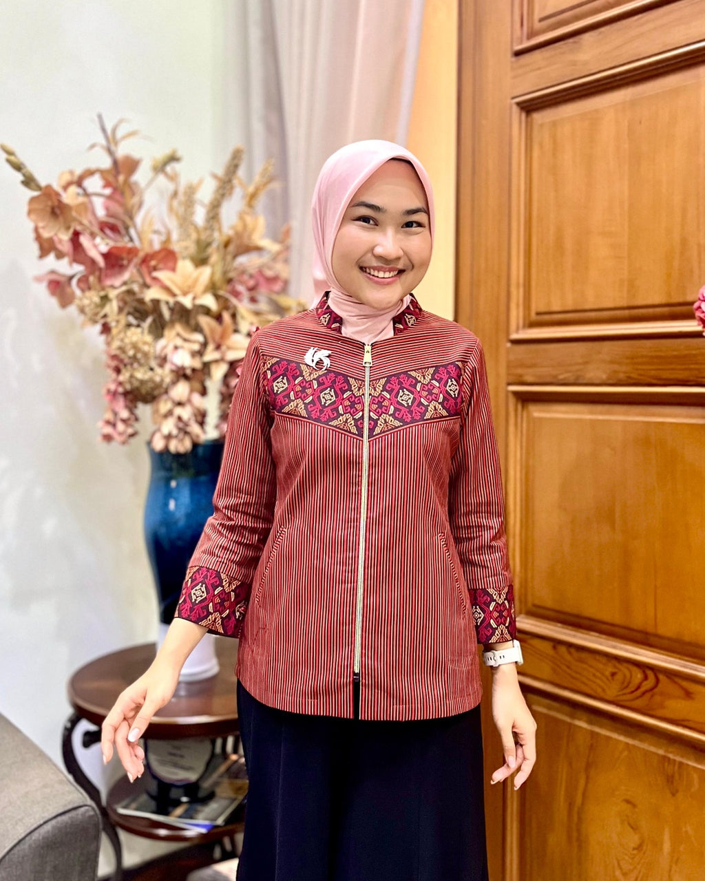 Sarimbit Signature Elegance Kemeja & Tunik Royal Navy - Tampilan 4:5 Foto 4