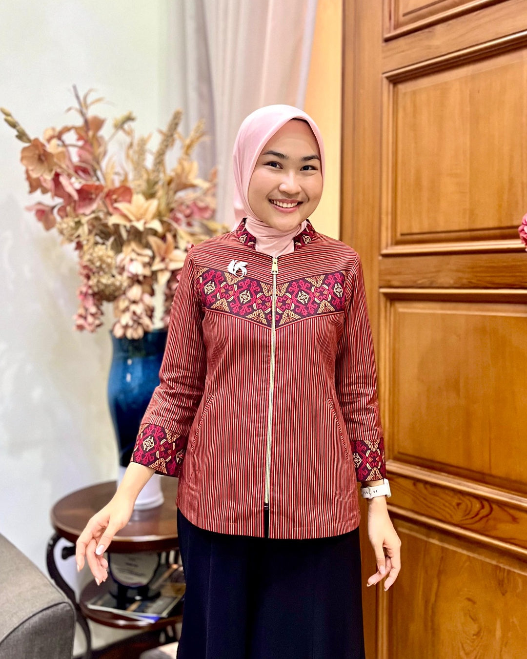 Sarimbit Signature Elegance Kemeja & Tunik Royal Navy - Tampilan 4:5 Foto 4