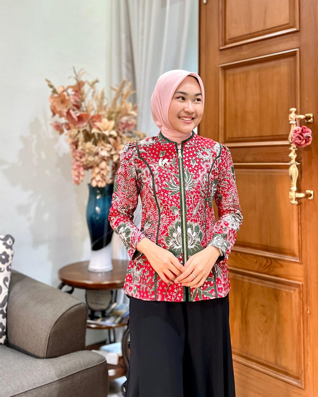 Kebaya Batik Encim Modern Lis Brokat Etnik - Tampilan 4:5 Foto 4