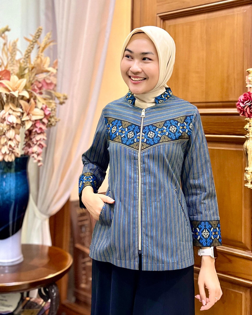 Kemeja Batik Slimfit Sutra Tulis Eksklusif Sido Asih - Tampilan 4:5 Foto 4