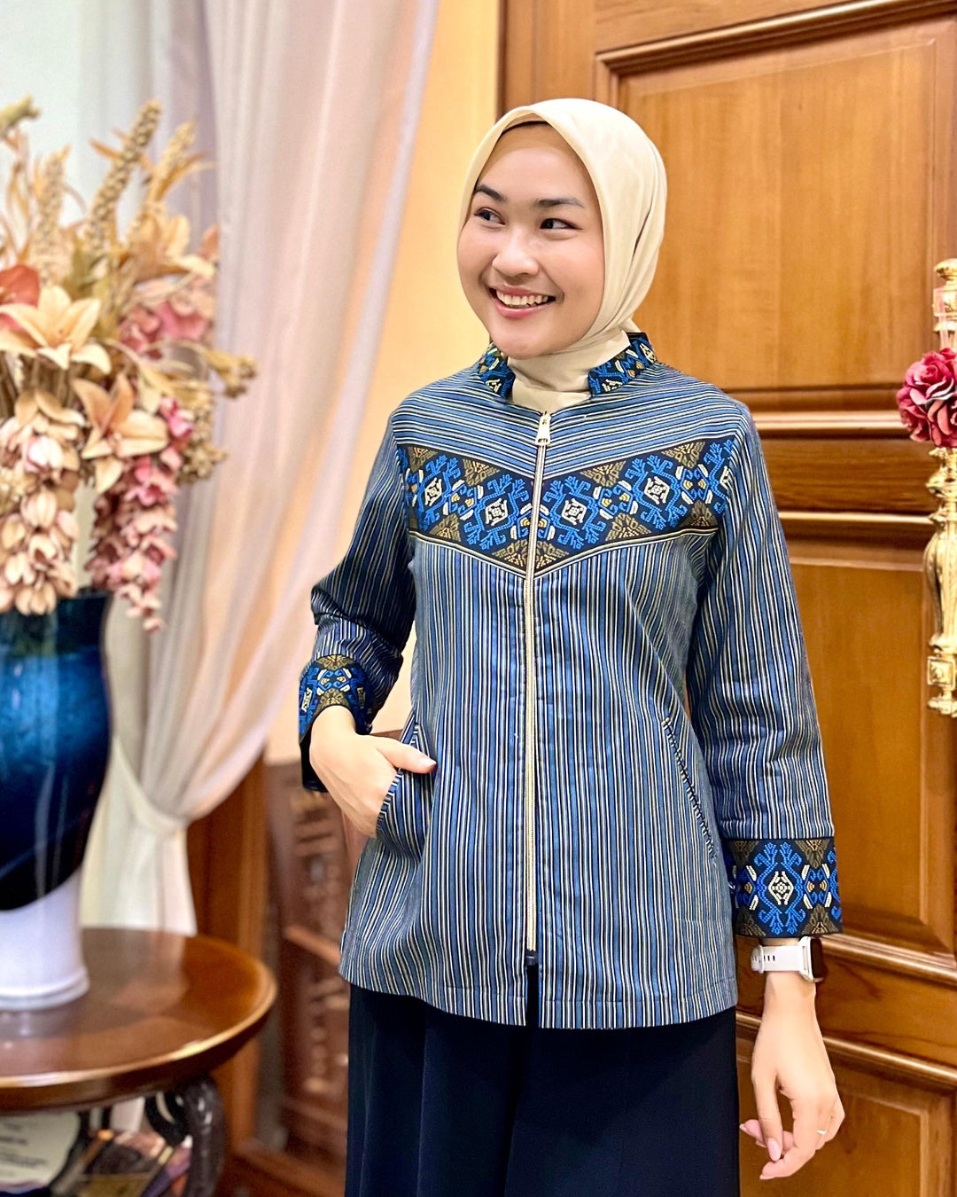 Kemeja Batik Slimfit Sutra Tulis Eksklusif Sido Asih - Tampilan 4:5 Foto 4
