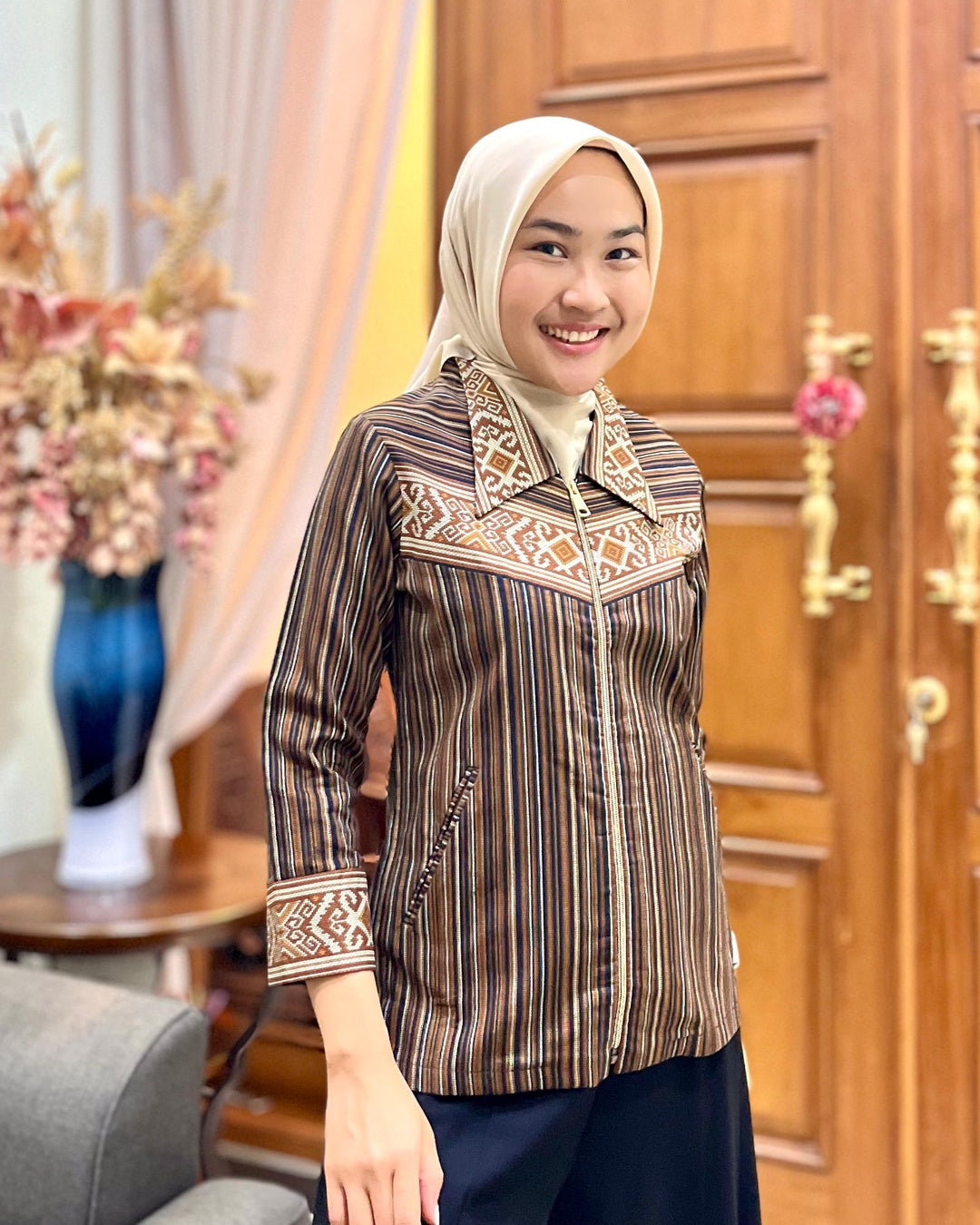 Sarimbit Kondangan Gamis & Kemeja Furing Maroon Gold - Tampilan 4:5 Foto 4