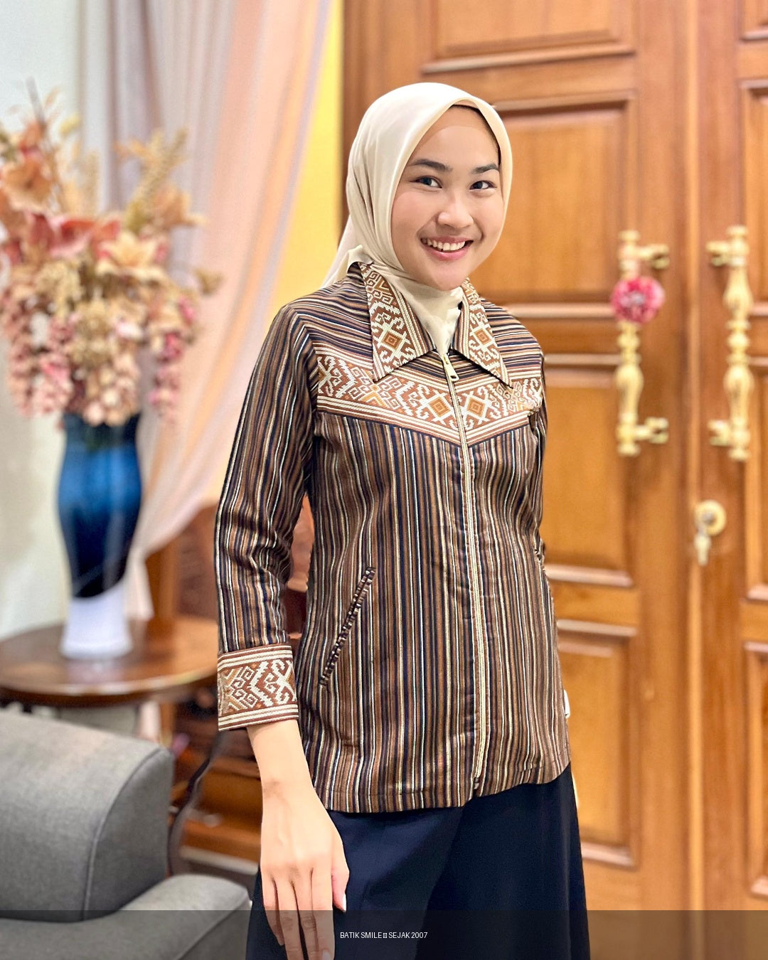 Sarimbit Batik Mahakarya Heritage Sutra Silk Pasangan - Tampilan 4:5 Foto 5