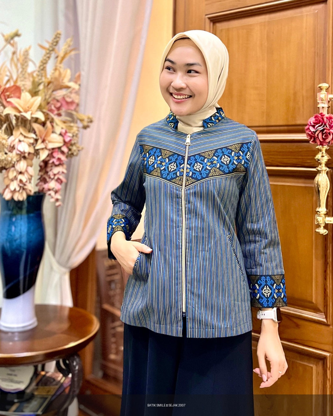 Kemeja Batik Slimfit Sutra Tulis Eksklusif Sido Asih - Tampilan 4:5 Foto 5
