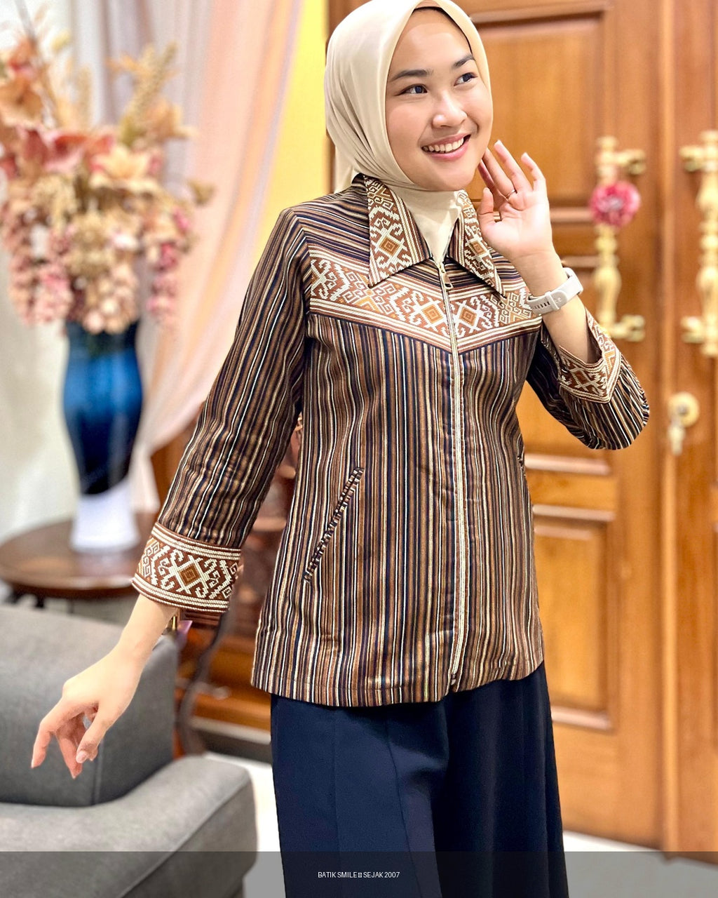 Kebaya Batik Encim Modern Lis Brokat Etnik - Tampilan 4:5 Foto 5